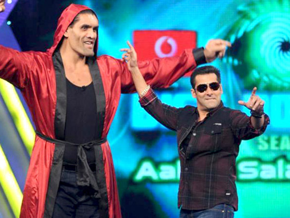 the great khali along with salman khan on the sets of bigg boss 4 5