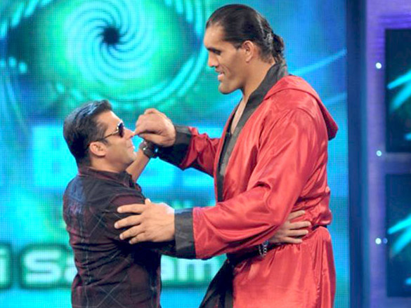 the great khali along with salman khan on the sets of bigg boss 4 6