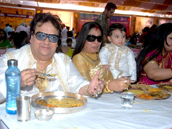 rani mukherjee and bappi lahiri attend a durga puja event 8