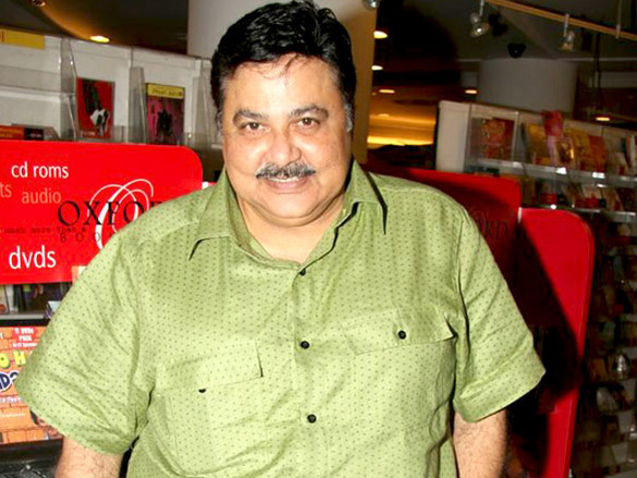 paresh rawal and satish shah launch swaroop rawals new book 7