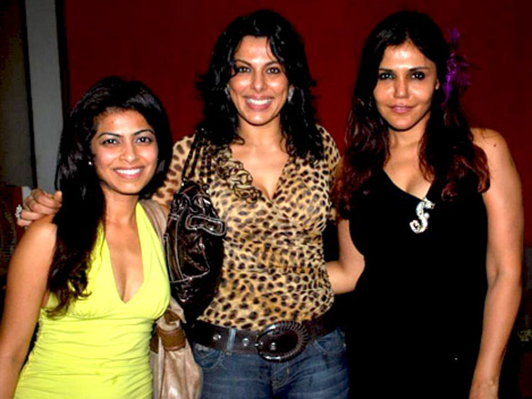 suniel shetty and mandira bedi at shailendra singhs birthday bash 7