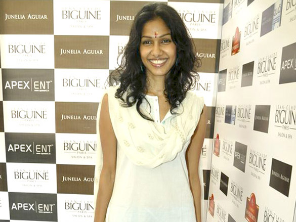 designers and models jam at jcb salon launch 7