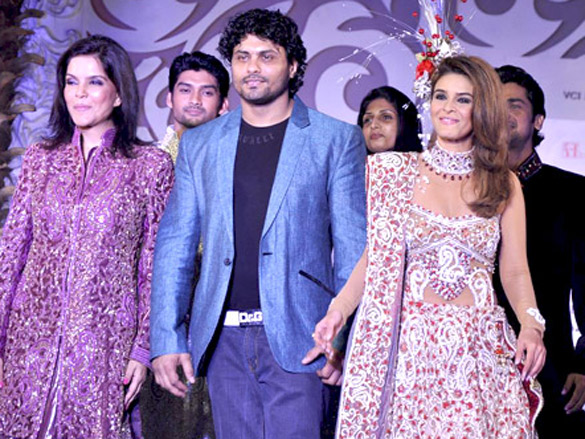 zeenat aman walks for riyaz gangji at aamby valley city india bridal week 2010 2