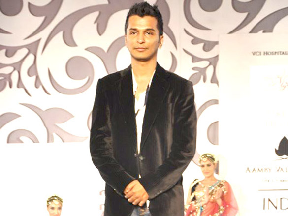 vikram phadnis show at aamby valley city india bridal week 2010 5
