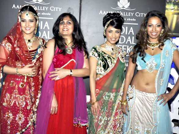 tulip joshi and kashmira shah walk for jaya misra at aamby valley city india bridal week 2010 6