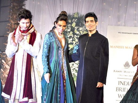 manish malhotras finale show at aamby valley city india bridal week 2010 3