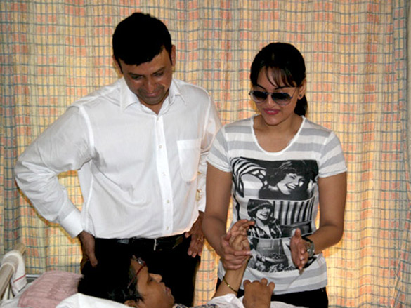 sonakshi sinha prays for terminally ill children 4