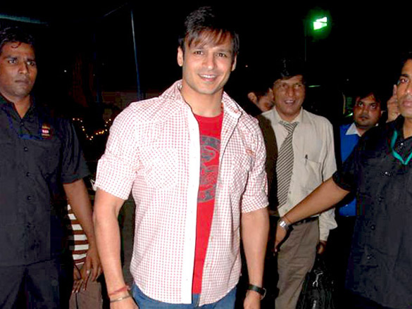 vivek oberoi govinda and actress celina jaitly to perform ccil new year 9