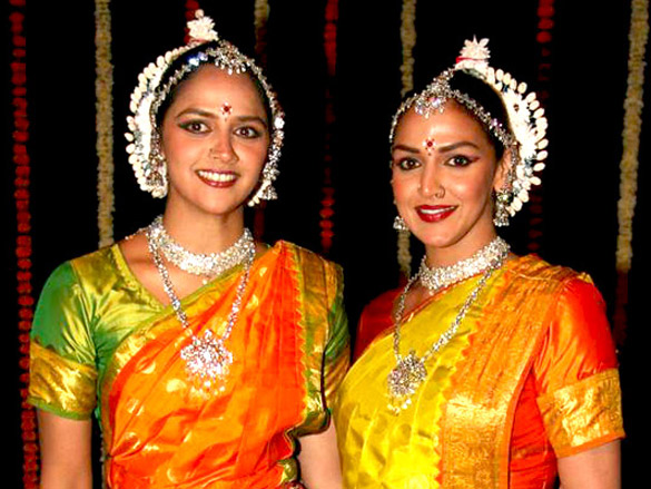 hema malini esha and ahana deol at jaya smritis dance event 4