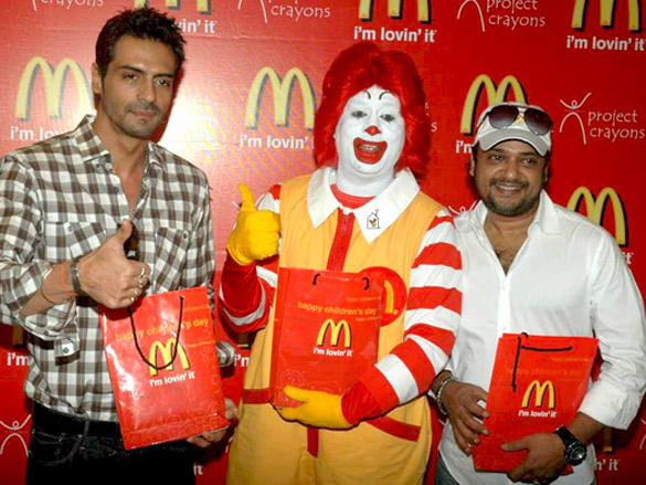 arjun rampal celebrates childrens day with kids at mcdonalds 7