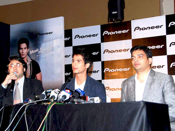 shahid kapoor at pioneer car audio press meet 4