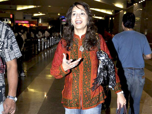madhuri dixit spotted at mumbai airport 2