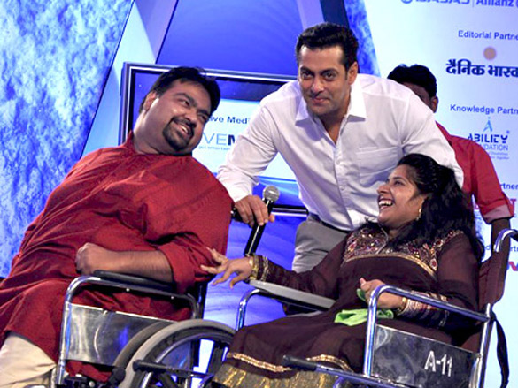 salman khan graces ibn7 super idols awards 6