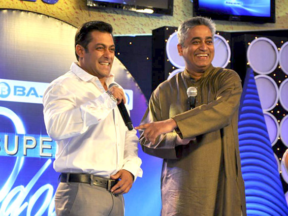 salman khan graces ibn7 super idols awards 10