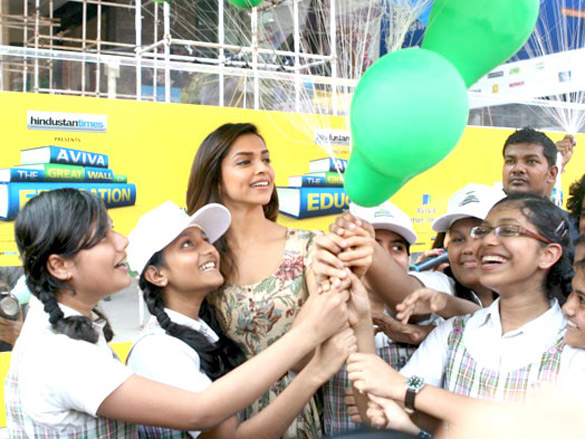 deepika spotted at high street pheonix 6