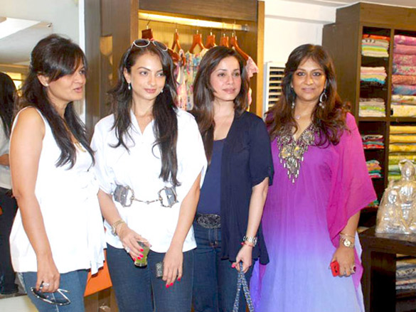 neelam anu dewan and others at samsara store launch 2
