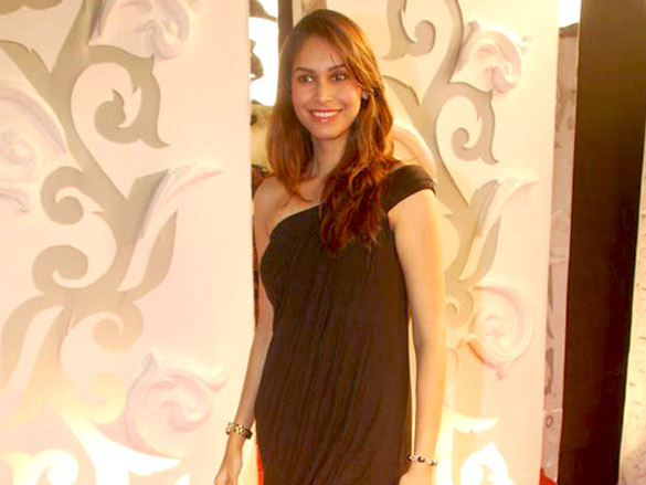 katrina kaif at zee rishtey awards 2010 29