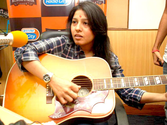 sunidhi shreya ghoshal at radio citys musical e azam season 4 10