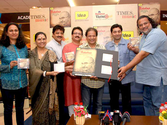 anup jalota and udit narayan at the launch of mahatma cd 2