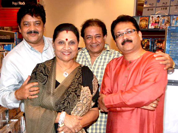 anup jalota and udit narayan at the launch of mahatma cd 5