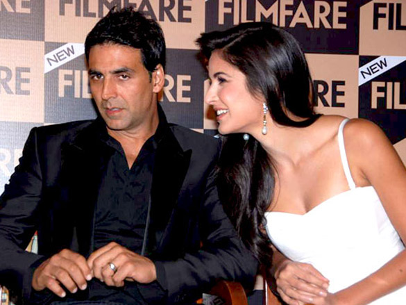 akshay and katrina unveil filmfares latest issue 7