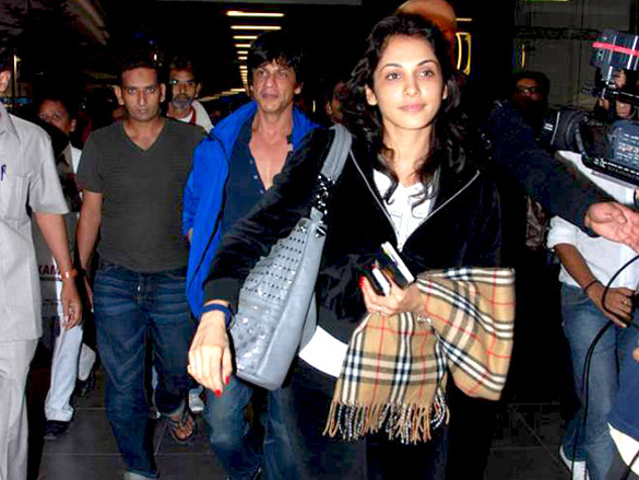srk rani eesha and arjun return from bangladesh concert 4