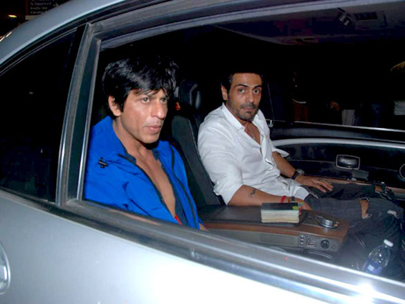 srk rani eesha and arjun return from bangladesh concert 11