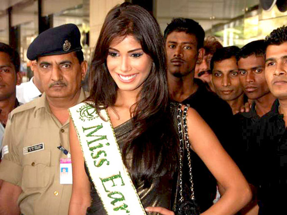 nicole faria arrives at airport after winning miss earth 2010 contest 6