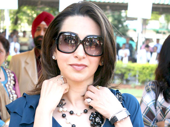 karisma kapoor at derby racing start 8