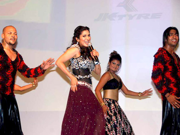 sophie performs live at indian car and bike of the year icoty 2011 awards 5