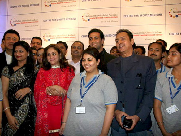 akshay kumar at dhirubai ambani hospital to launch centre for sport medicine 2