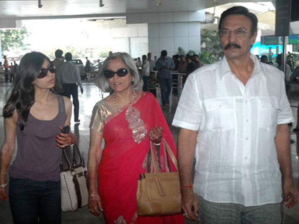 vivek oberoi with wife priyanka alva spotted at mumbai airport 7
