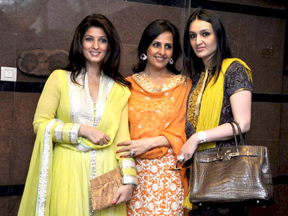 akshay kumar twinkle and dimple grace karva chauth celebrations 6