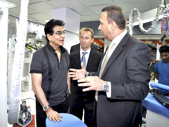 jeetendra inaugurates 5asec store 6