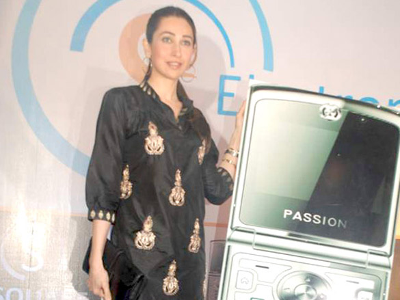 karisma launches s square mobile amidst chaos 5