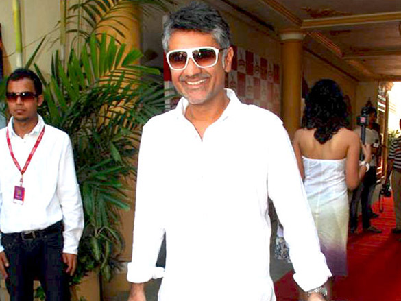 salman khan and deepika at kingfisher calendar 2011 launch 26