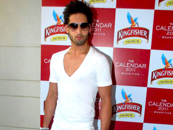 salman khan and deepika at kingfisher calendar 2011 launch 28
