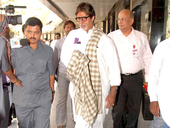 big b and hrithik return from masala awards from dubai 3