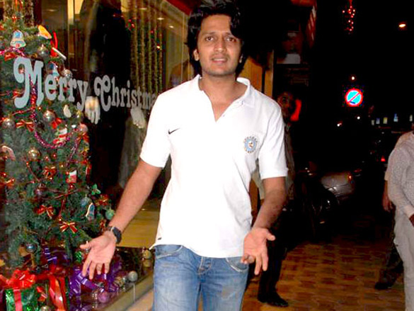 riteish deshmukh snapped shopping 7