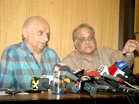 ramesh sippy and mukesh bhatt at producers guild meet 7
