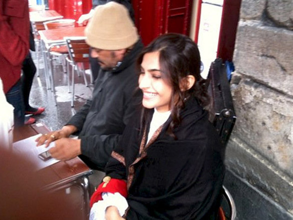 on the sets of mausam 6