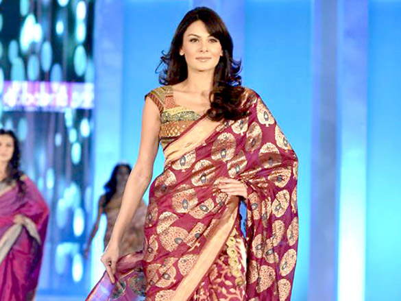 top models walk the ramp for brands at india fashion forum 4