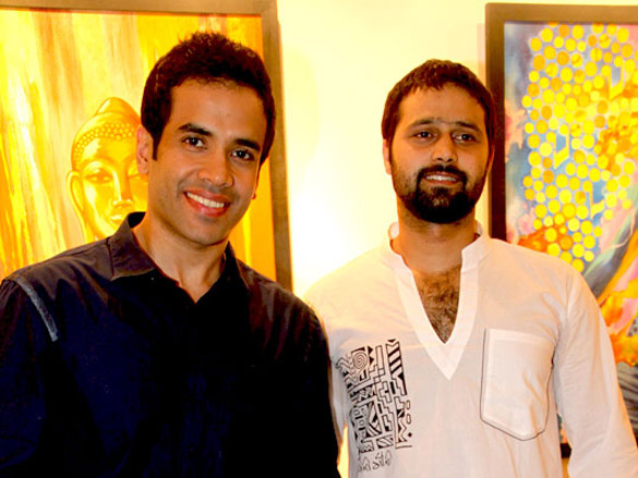 tusshar kapoor inaugurates bendre art event 2