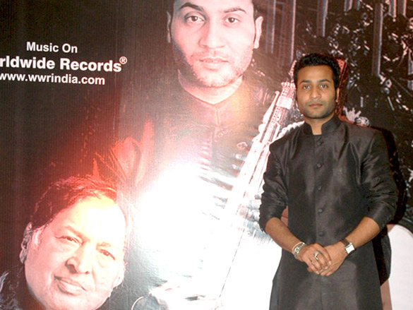 zakir hussain launches the legacy album by ustad sultan khan and sabir khan 11