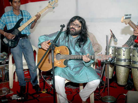 anurag basu shaan pritam and bappi perform saraswati pooja 6