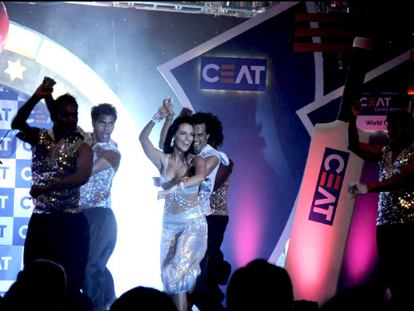 neha dhupia and top cricketers at ceat world cup awards 3