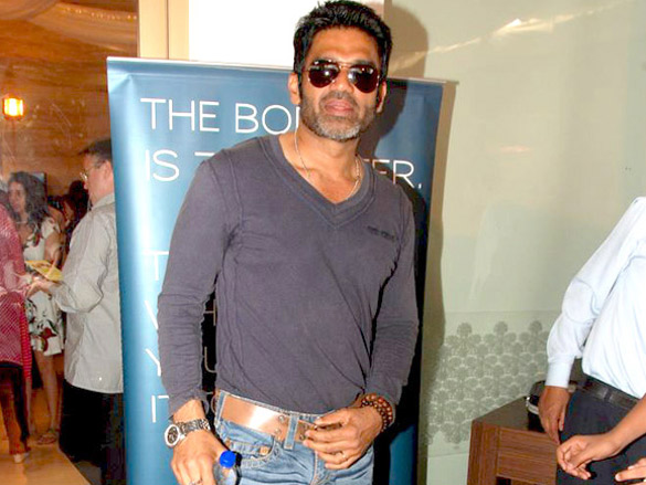 shilpa shetty and amrita arora at araish exhibition 10