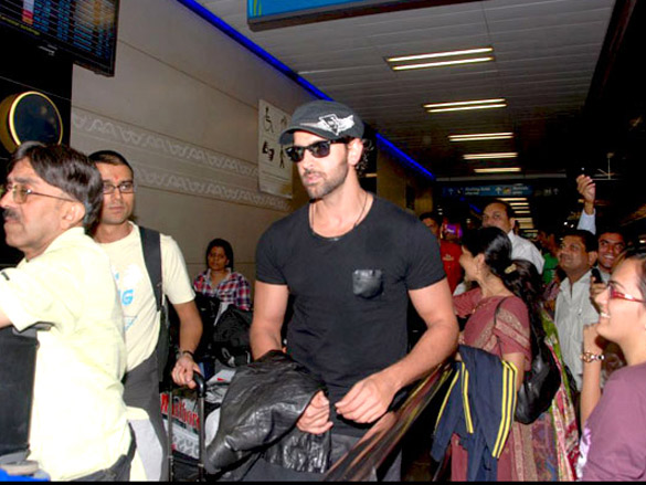 hrithik roshan leaves for star parivaar awards 2011 in venetian macau 3