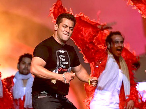 salman akshay and katrina perform at the tri nation show 13