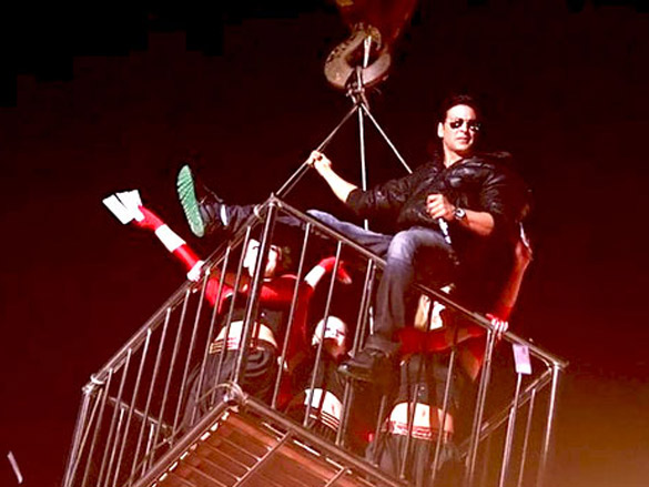 salman akshay and katrina perform at the tri nation show 16